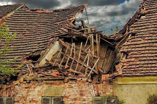 屋根の葺き替え工事に適用される火災保険