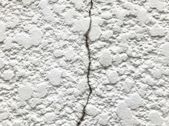 コンクリートのひび割れを補修するには？DIYとプロによる工事の2種類について解説