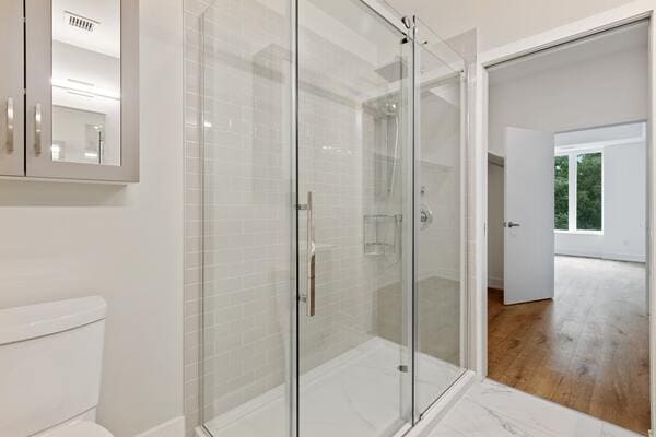 浴室ドアの交換費用の相場は？安くする方法やドアの選び方も徹底解説。いくら安くなる？